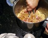 A picture of step 3 of Spaghetti pasta Carbonara.