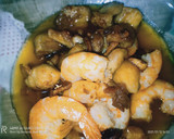 Foto del paso 3 de la receta: Pollo y langostinos al ajillo