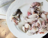 Foto del paso 1 de la receta: Puntillas de Calamar al ajillo