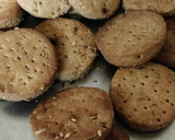 गेहूं आटे की मीठी मठरी (wheat flour sweet mathri recipe in Hindi) रेसिपी चरण 4 फोटो