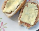 Foto del paso 4 de la receta: Molletes de frijoles con longaniza