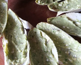 Foto del paso 2 de la receta: Barcas de endibia aguacate quesitos y salmón