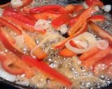 Foto del paso 3 de la receta: Muslos de pollo con pimentón y cebolla