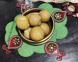 A picture of step 5 of Besan ladoo.