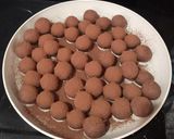 Foto langkah ke 3 dari resep Bola-bola coklat lumer.