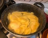 Foto del paso 2 de la receta: Panzerotti rellenos de cangrejo y gamba con salsa de queso y trufa rallada