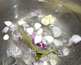 Foto langkah ke 1 dari resep Sayur Bening Labu Siam, Wortel & Kol.