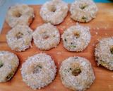A picture of step 5 of Potato n chicken donuts.