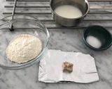 Foto del passaggio 1 della ricetta Pandoro (Bauli🤔)