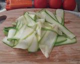 Foto del paso 2 de la receta Ensalada de calabacín con frutos del mar