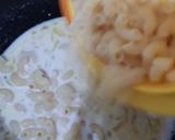 Foto langkah ke 3 dari resep Macaroni and Cheese.