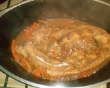 Foto del paso 3 de la receta: Carne de cerdo cítrico (pechito) agridulce  perfumado con jengibre y tomillo a la cacerola