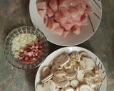 Gombás-tejszínes-baconos csirkemell recept fázis 1 fotója