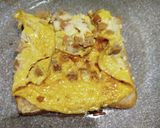 Foto langkah ke 4 dari resep Roti John Kreasi Roti Tawar.