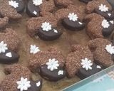 صورة لخطوة 5 من وصفة حلوة بالشكولة🍫 ونواد كوكو🥥 اممم واحد البنة 😋😋