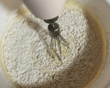 Foto del paso 3 de la receta: Bizcocho de yogur de galleta