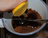 A picture of step 4 of Easy nut energy bar.