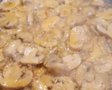 Foto del paso 2 de la receta: Salmón en salsa cremosa con espinacas baby