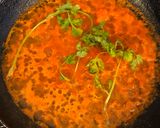 Foto del paso 4 de la receta: Huevos pochados en salsa de jitomate a las hierbas
