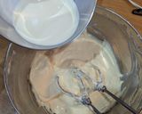 Foto langkah ke 6 dari resep Pecan Blondie Cheesecake with Blackcurrant.