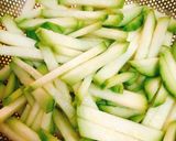 Hình bước làm 2 của món Canh Dưa Hồng Nấu Thịt Bằm