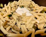 Foto del paso 3 de la receta: Macarrones boloñesa con verduras y crema de queso