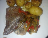 Foto del paso 6 de la receta: Sama con verduras y papas embarradas al horno