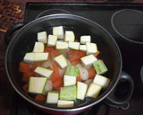 Foto del paso 2 de la receta: Menestra de calabacín, zanahoria y papas al aceite de pimentón