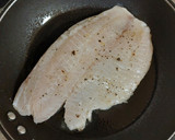 Foto del paso 3 de la receta: Filete de pescado con salsa de yogurt y eneldo