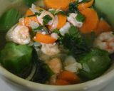 Foto langkah ke 4 dari resep Sup oyong wortel kaldu udang.