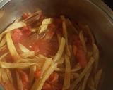 Foto del paso 3 de la receta: Salsa de tomates natural con papitas fritas 🍝
