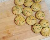 A picture of step 4 of Tomato aur Coriander ki puri.