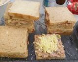 A picture of step 3 of Chicken and vegetables sandwiches mouth watering.