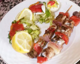 Foto del paso 2 de la receta: Brochetas de sardina con ensalada
