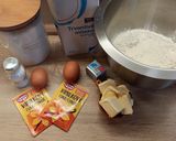 Mascarpone krémmel töltött aszalt szilvás kelt csigák recept fázis 1 fotója