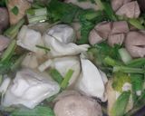 Foto langkah ke 4 dari resep Sup Pangsit & Bakso.