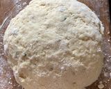 Foto del paso 1 de la receta: Pancitos de ajo y albahaca 🧄🌿