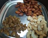 पिन्नी ड्राई फ्रूटस आटा लड्डू (Pinni Dry Fruits Atta Laddu recipe in Hindi) रेसिपी चरण 4 फोटो
