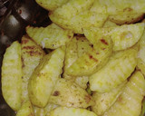 صورة لخطوة 2 من وصفة بطاطس ويدجز مشويه 😋😋😋