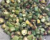 A picture of step 2 of Masala Bhindi Okra.