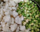 A picture of step 1 of Tuvar cauliflower sabji.