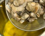 Gambar langkah 7 resipi Lokan Masak Lemak Berempah.