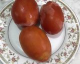 A picture of step 1 of Peri peri sauce with tomato.