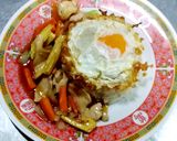 รูปขั้นตอนการทำที่ 6 ของ ไก่ผัดยอดข้าวโพดราดข้าว ไข่ดาว