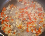 Foto del paso 2 de la receta: Tarta de pollo y zapallitos "en dieta"