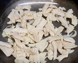 Hình bước làm 1 của món Gà nấu cà ri đỏ (red curry)