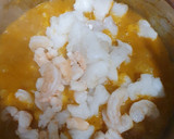 Foto del paso 7 de la receta: Patatas con bacalao y langostinos