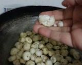 A picture of step 1 of Sweet makhana toffee.