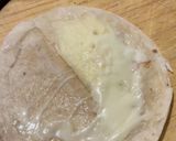 Foto del paso 6 de la receta: *QUESADILLAS DE TORTILLA DE HARINA CON CHICHARRÓN Y SALSA GUERA*