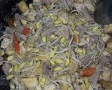 Foto langkah ke 4 dari resep Tumis tahu kuning,kecambah delai,daging sapi sisa kurban simpel banget.